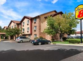 Super 8 by Wyndham East Peoria，位于皮奥里亚的酒店