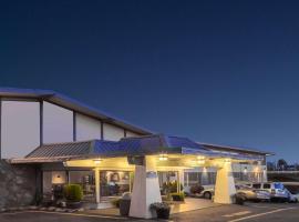 Howard Johnson by Wyndham Nanaimo Harbourside，位于纳奈莫的酒店