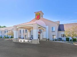 Super 8 by Wyndham Cloverdale IN，位于Cloverdale的酒店