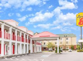 Super 8 by Wyndham Clinton，位于Clinton的酒店