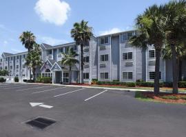 Microtel Inn & Suites by Wyndham Palm Coast I-95，位于棕榈海岸的酒店