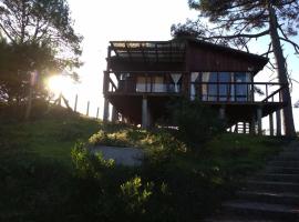 Cabaña en la playa. ventanales y terraza al mar，位于萨利纳斯的度假屋