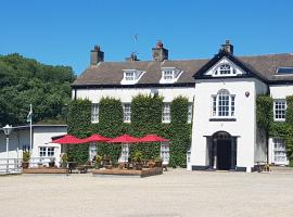 Llwyngwair Manor, Newport, PEMBROKESHIRE，位于纽波特的酒店