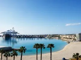 SEAFRONT I Pretty Bay Apartments