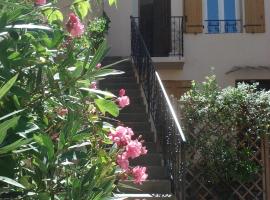 Comfortable Gite (3) in attractive Languedoc village，位于Magalas的酒店