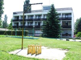 Hotel Club Agárd，位于加尔多尼的酒店