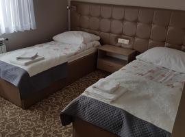 Hotel Gutland，位于Wysokie Mazowieckie的酒店