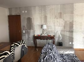 Sea and Marina view Apartment，位于塞图巴尔的酒店