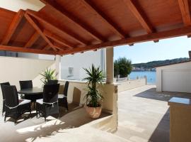 Apartments Tisno - Villa Mare，位于迪斯诺的酒店