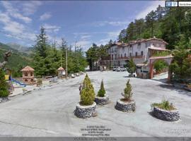Hotel Ristorante La Pineta，位于Scheggia的酒店
