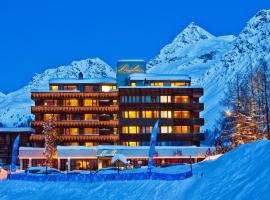 阿罗萨库尔姆阿尔平Spa酒店，位于阿罗萨茵内拉诺纳初根滑雪缆车附近的酒店