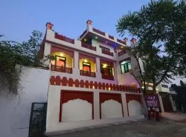 Taj Haveli Hotel Agra - Walkable Distance From Taj Mahal