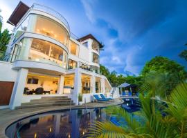 White Stone - Luxurious Sunset View 4 Bed Pool Villa，位于纳通市的别墅