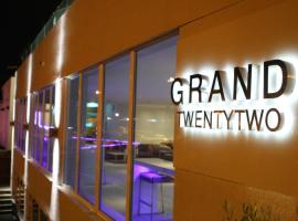 The Grand Hotel，位于莱瑟姆-圣安妮的酒店