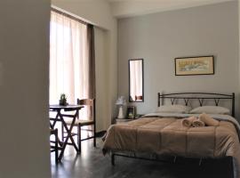 CENTRAL guest room，位于奥林匹亚宙斯神庙附近的酒店