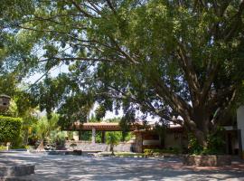 思奇特帕克塞里托斯植物园酒店，位于绍其德贝克巴尔内阿里奥圣伊莎贝尔游乐园附近的酒店