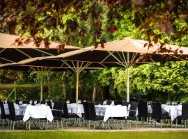 hotel de la loire & restaurant le villaggio，位于Bas-en-Basset的酒店