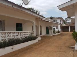 White Compound Guesthouse，位于蒙罗维亚的酒店