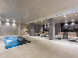 格拉纳达加泰罗尼亚酒店，位于格拉纳达的带泳池的酒店