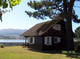 Casa de Madera Sobre el Mar