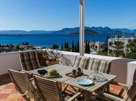 Villa Euphoria in Aegina, A' Marathonas bay，位于爱琴娜岛的酒店