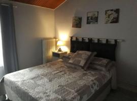 La petite auberge，位于Châtelraould-Saint-Louvent的酒店