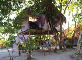 Camping & Hostel Flor Do Cerrado，位于伊尔哈德博伊巴的露营地