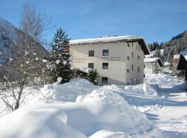 迈克拉公寓，位于巴赫乔格尔斯皮茨滑雪缆车附近的酒店