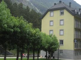 里约亚拉贡旅行者旅舍，位于坎弗兰克埃斯塔西翁的酒店