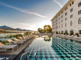 布朗海滩豪斯酒店及Spa，位于特罗吉尔的带按摩浴缸的酒店