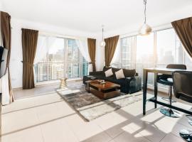One Bedroom Apartment Dubai Fountain & Old Town View by Auberge，位于迪拜阿尔巴哈尔露天市场附近的酒店