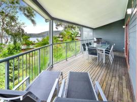 Heliconia 1 Hamilton Island 3 Bedroom Ocean Views with Golf Buggy，位于汉密尔顿岛的酒店