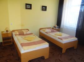 Hotel PTTK w Pszczynie，位于普什奇纳的酒店