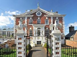 The Eagle House Hotel，位于朗塞斯顿的酒店