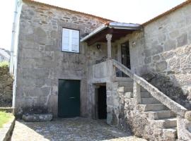 Casas da Loureira - Casa da Piscina e Batatas II，位于维拉·诺瓦·达·塞尔维尔的乡间豪华旅馆