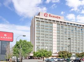 Ramada by Wyndham Reno Hotel & Casino，位于雷诺塔赫国际机场 - RNO附近的酒店