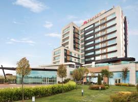 Ramada Plaza by Wyndham Istanbul Asia Airport，位于盖布泽的酒店