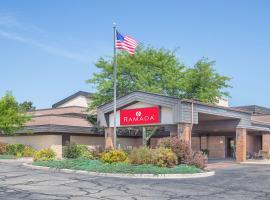 沃帕卡华美达酒店，位于Waupaca的酒店