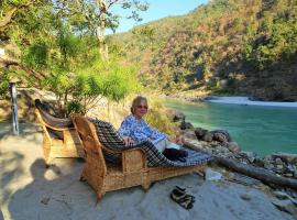 Samira's Birds & Butterflies Park-Spashram Ganga Beach Retreat，位于瑞诗凯诗的酒店