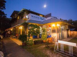 Manta Lodge & Scuba Centre，位于波因特卢考特的酒店