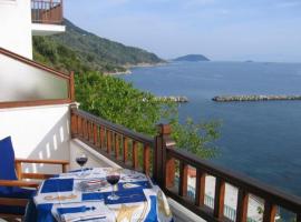 塞伦努达公寓式酒店，位于罗查基恩的酒店