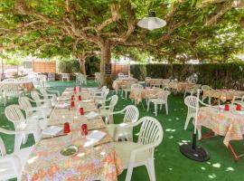 LOGIS - La Bonne Auberge，位于Lugos的酒店
