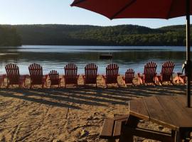 Cottage Place on Squam Lake - Cabins，位于霍尔德内斯的汽车旅馆