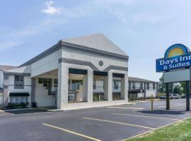 Days Inn by Wyndham Columbus East Airport，位于哥伦布的带停车场的酒店