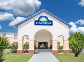 Days Inn by Wyndham Lincoln，位于Lincoln塔拉德加高速赛道附近的酒店