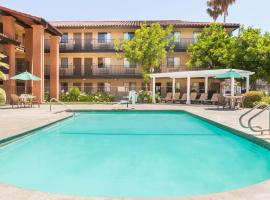 Days Inn by Wyndham San Jose Airport，位于米尔皮塔斯的酒店