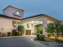 Days Inn by Wyndham Burlington East