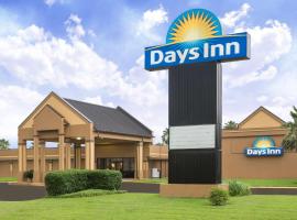 Days Inn & Suites by Wyndham Jennings，位于Jennings的酒店