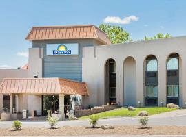 Days Inn by Wyndham Clive - West Des Moines，位于西得梅因的酒店