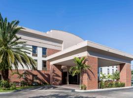 戴斯酒店及套房- 靠近捷蓝公园，位于西南佛罗里达国际机场 - RSW附近的酒店